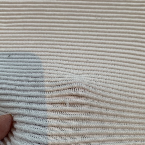 Babaton 3/4 sleeves cropped top - Picture 6 of 6